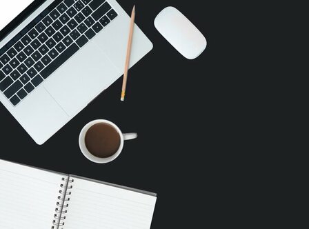 plakfolie zwart op bureau