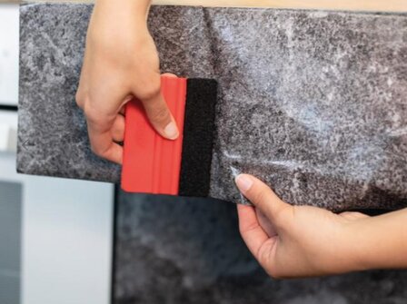 plakfolie beton aanbrengen met rakel