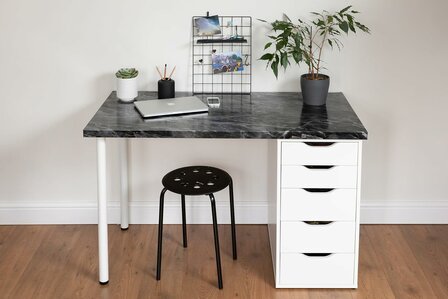 plakfolie marmer op bureau blad