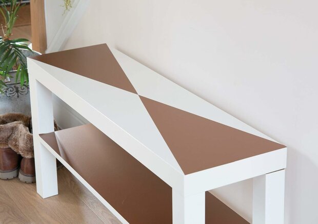 plakfolie koper op salontafel